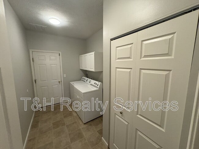 Building Photo - 13415 White Granite Dr