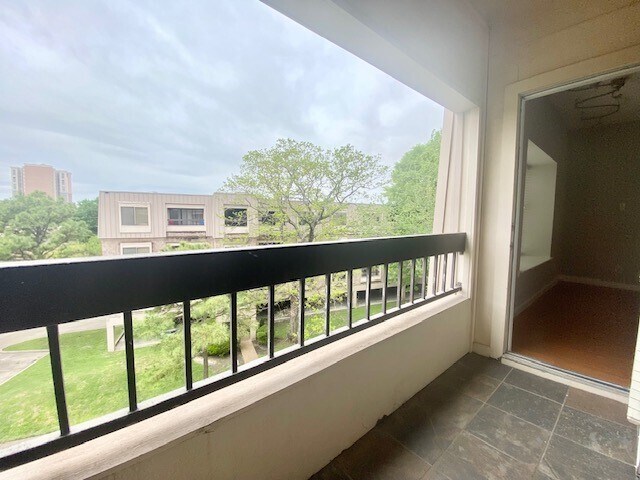 Building Photo - 2209 S Braeswood Blvd