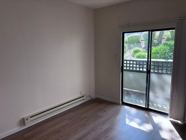 Building Photo - $1900.00-Remodeled 2 Bed 2 Bath, Condo in Glen Cove,(Vallejo) - Downstairs Unit