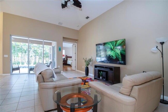 Building Photo - 275 Dahlia Ct