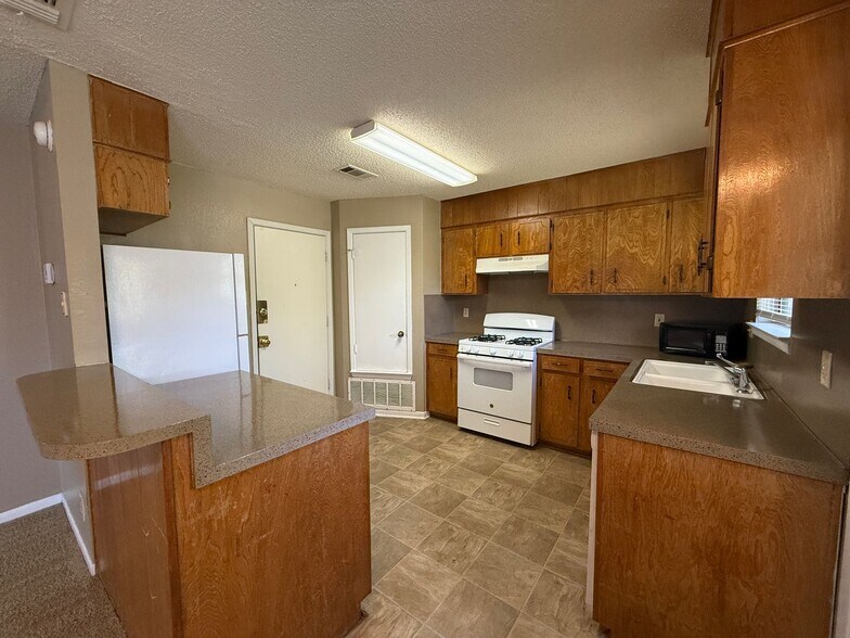 Building Photo - 1310 Opal Rd