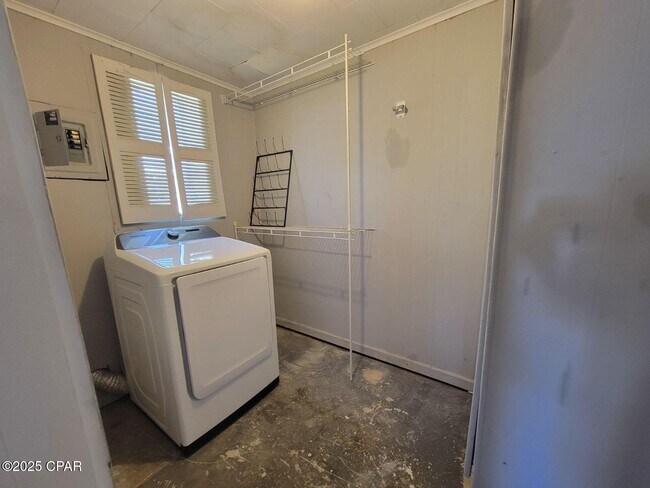 Building Photo - 1405 W 13th St