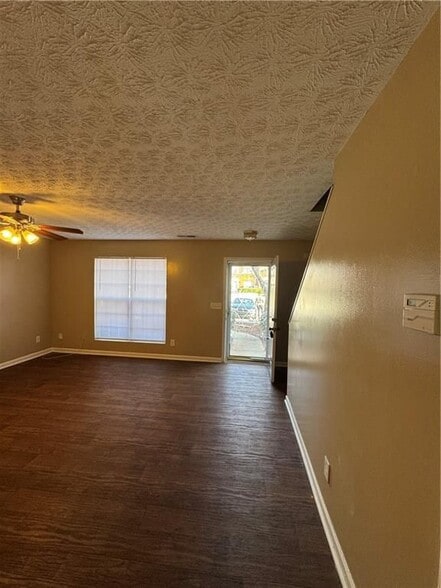 Building Photo - 5869 Strathmoor Manor Cir