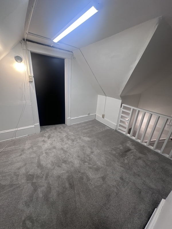 Building Photo - 9415 Edmunds Ave