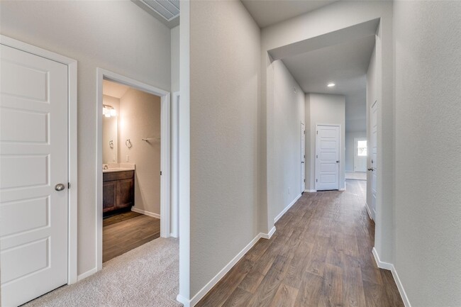 Building Photo - 147 Shugart St