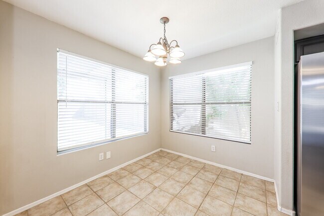 Building Photo - 548 E Cathy Dr