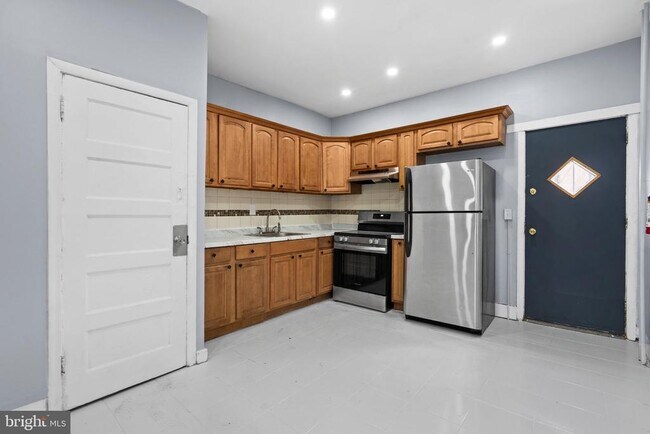 Building Photo - 819 S 56th St