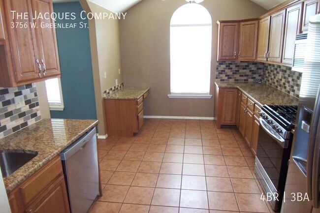 Building Photo - 3756 W Greenleaf St