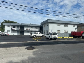 Building Photo - 5741 SW 36th Ct