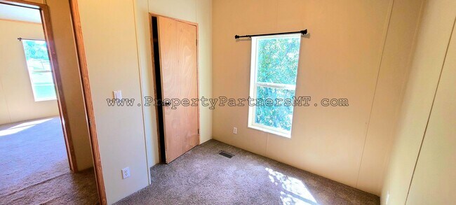 Building Photo - 3 Bed 2 Bath Modular house