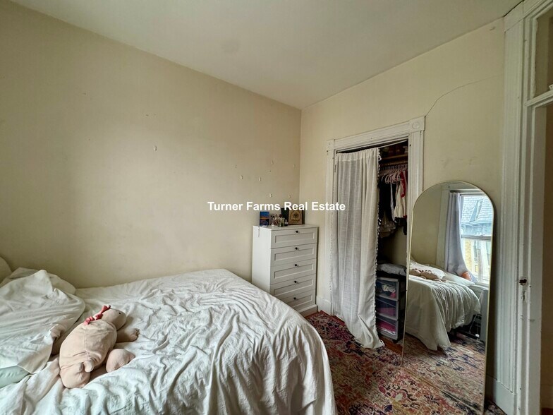 Building Photo - 71 Pontiac St