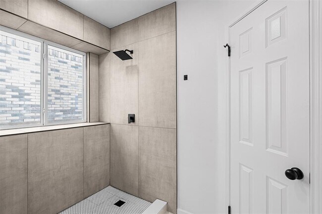 Building Photo - 16307 Essex Cove