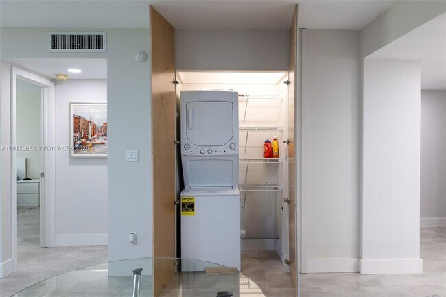 Building Photo - 16171 Blatt Blvd