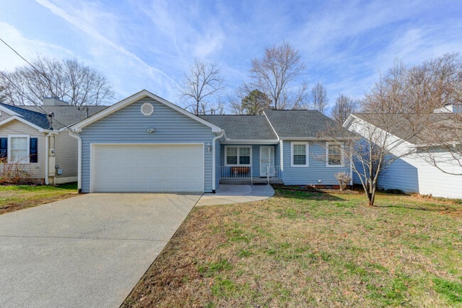 Building Photo - Knoxville 37919 - 3 bedroom, 2 bath home with a bright sunroom - Contact Ray Gaudet RAYGAUDET@OUT...