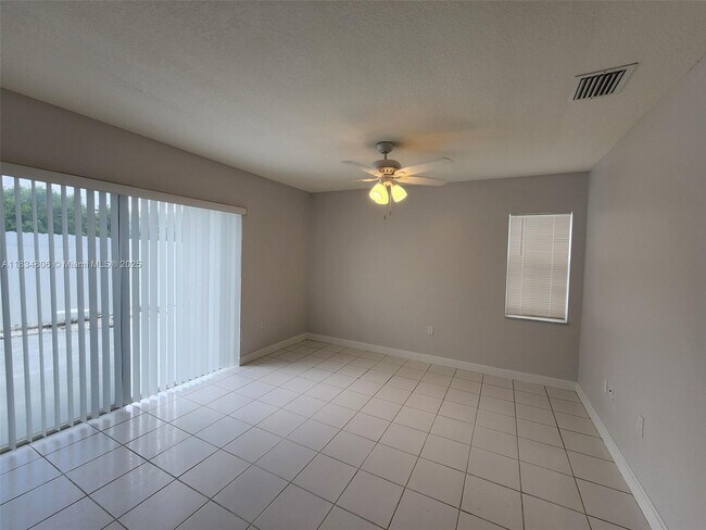 Building Photo - 986 NW 136th Ct