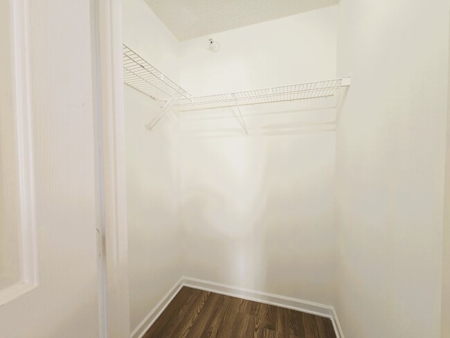 Building Photo - "Spacious 1391 Sq Ft Condo in Raleigh's Pr...