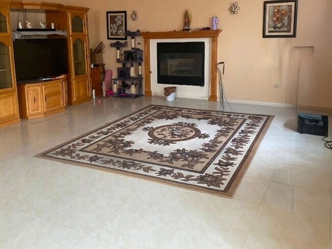 Building Photo - "Modern 5-Bedroom Sanctuary with 3 Baths and 4,353 Sq Ft of Comfort in San Bernardino!"