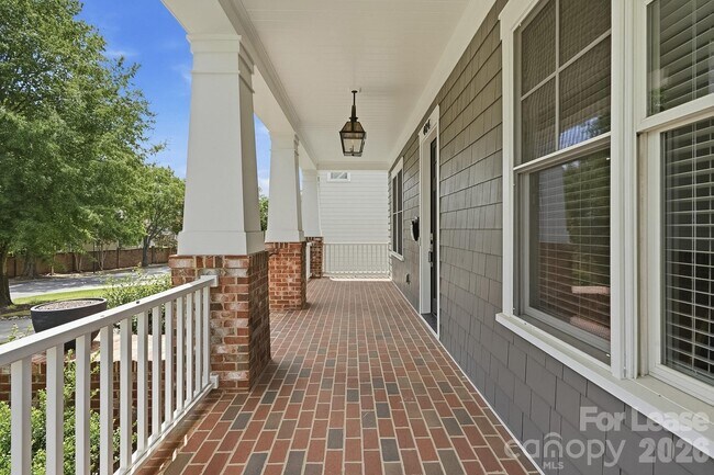 Building Photo - 404 Iverson Way