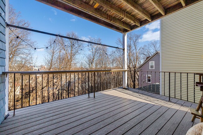 Building Photo - Nicely Priced 4-bed, 2-bath Mission Hill Apartment