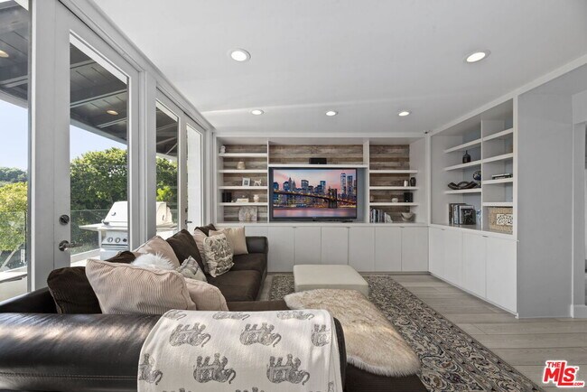 Building Photo - 641 Walther Way