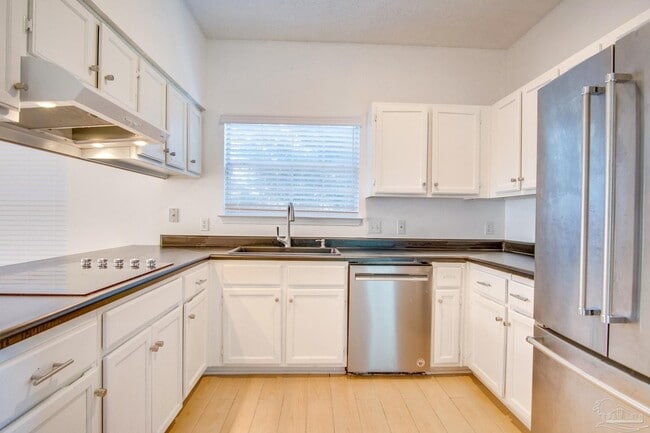 Building Photo - 1200 Jasper St