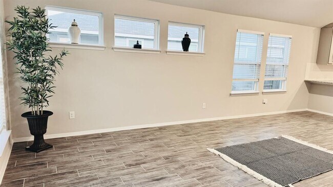 Building Photo - 212 Rollingwood Dr