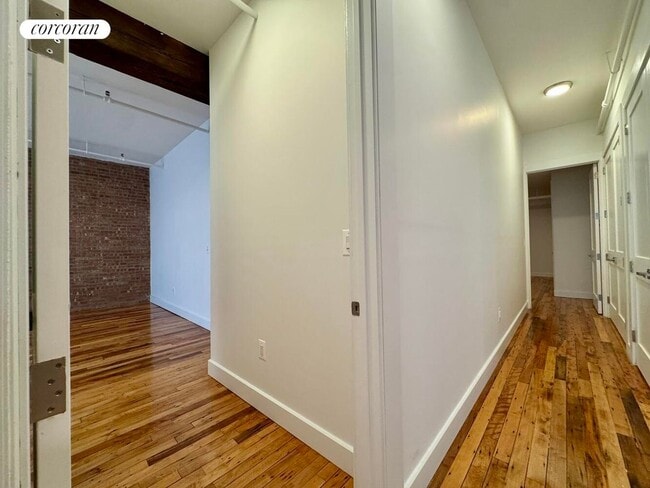 Building Photo - 275 Conover St