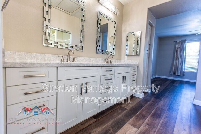Building Photo - 11680 E Sahuaro Dr