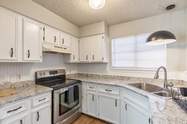 Building Photo - 5701 Quail Run St