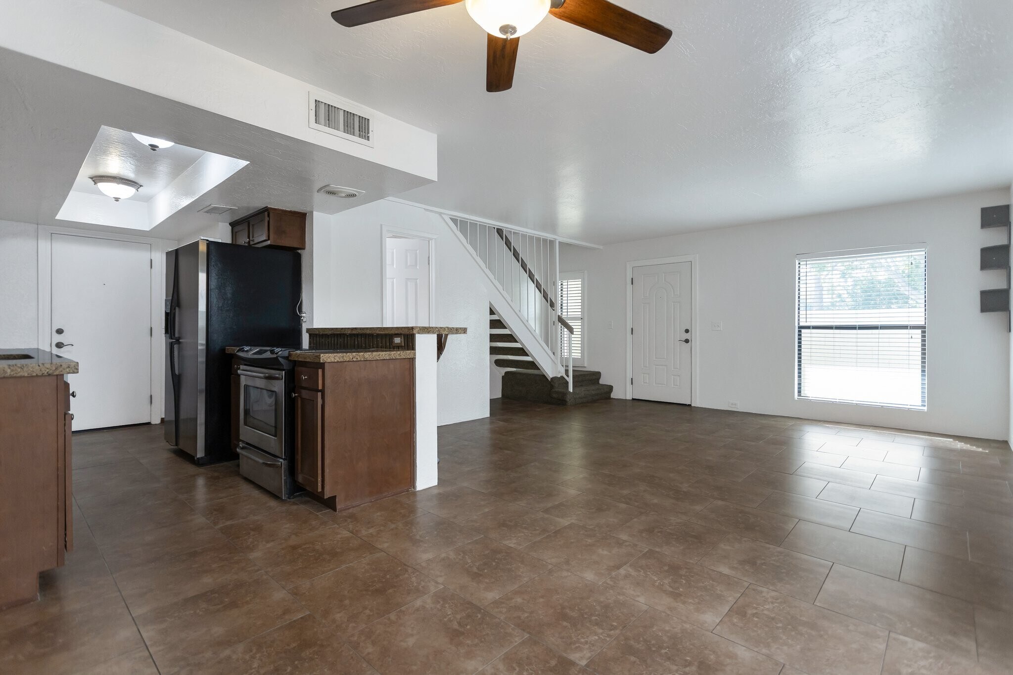 Building Photo - 1820 E Frier Dr