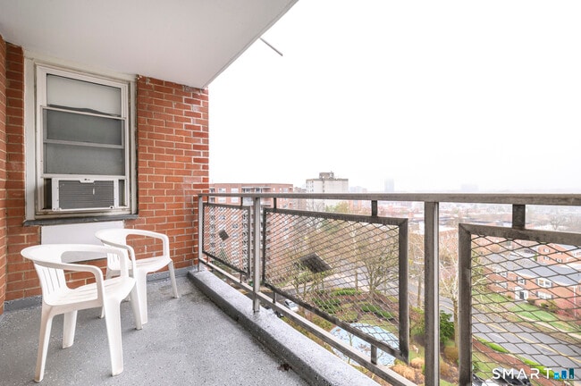 Building Photo - 91 Strawberry Hill Ave