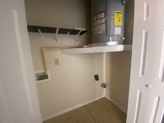 Building Photo - 4914 Pin Oak Dr