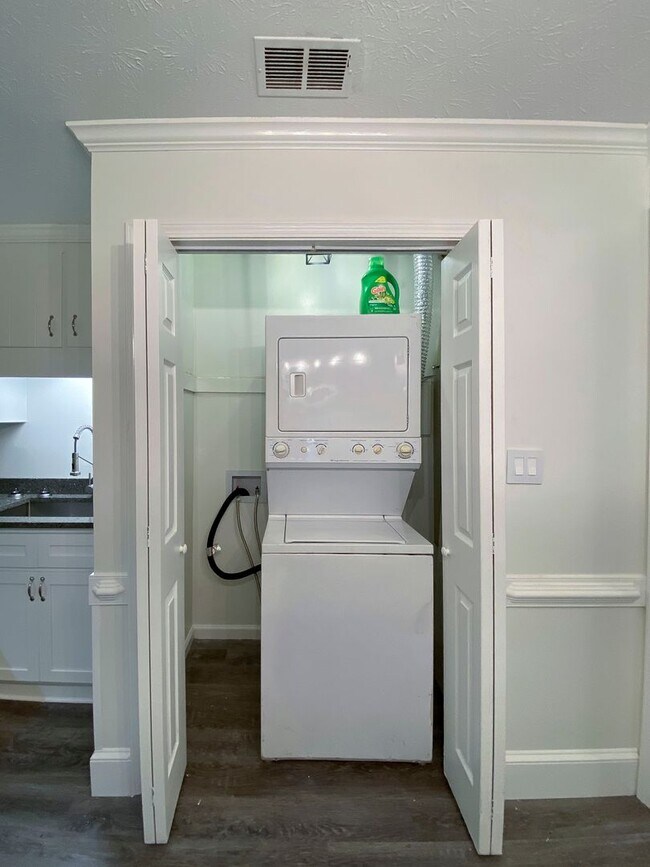 Building Photo - 205 Park Ridge Dr