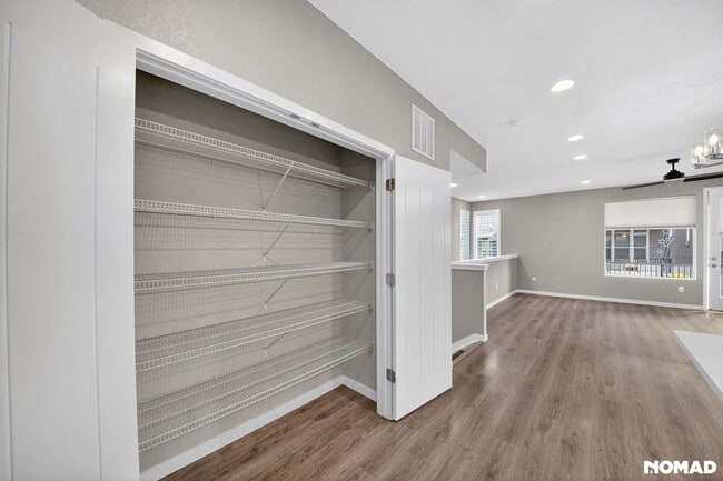 Building Photo - 9082 Delacorte St