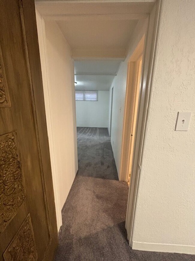 Building Photo - 419 W 5th Ave