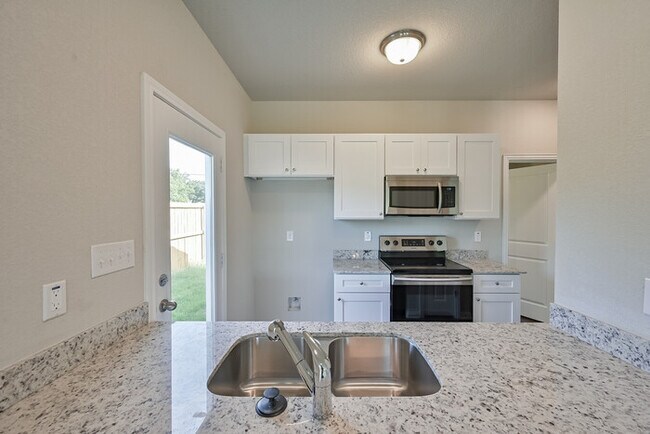 Building Photo - NO ADMIN FEE- SAVINGS OF $300.00!