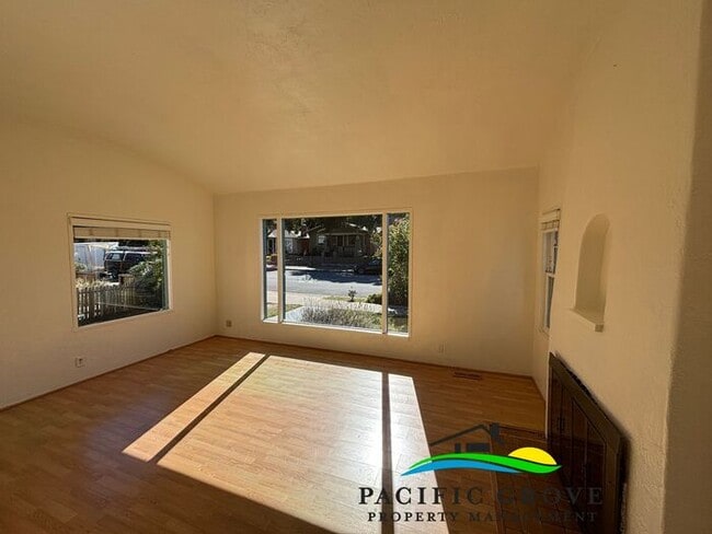 Building Photo - Delightful 3-Bedroom, 2 bath home in Pacific Grove