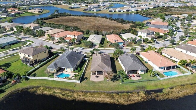 Building Photo - 12115 SW Bennington Cir