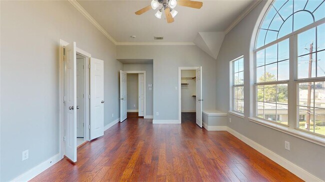 Building Photo - 328 Malone St