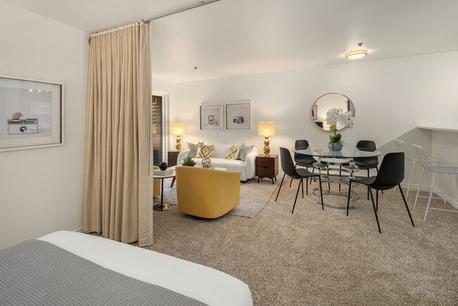 Building Photo - 1616 Summit Ave