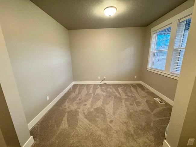 Building Photo - Beautiful Newer Built 3-Bedroom, 2 bath Home in Meadows at West Highlands