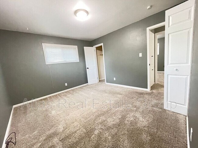 Building Photo - 209 Everett Dr