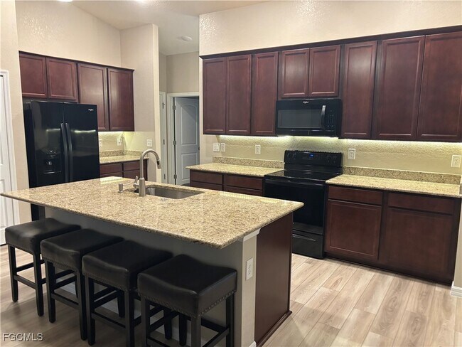 Building Photo - 1005 SW 36th St