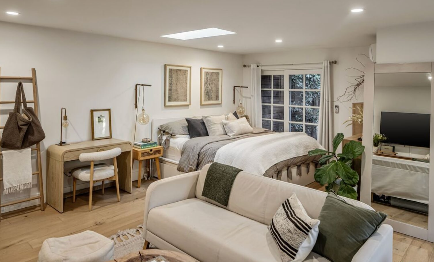 Building Photo - 2641 Military Ave