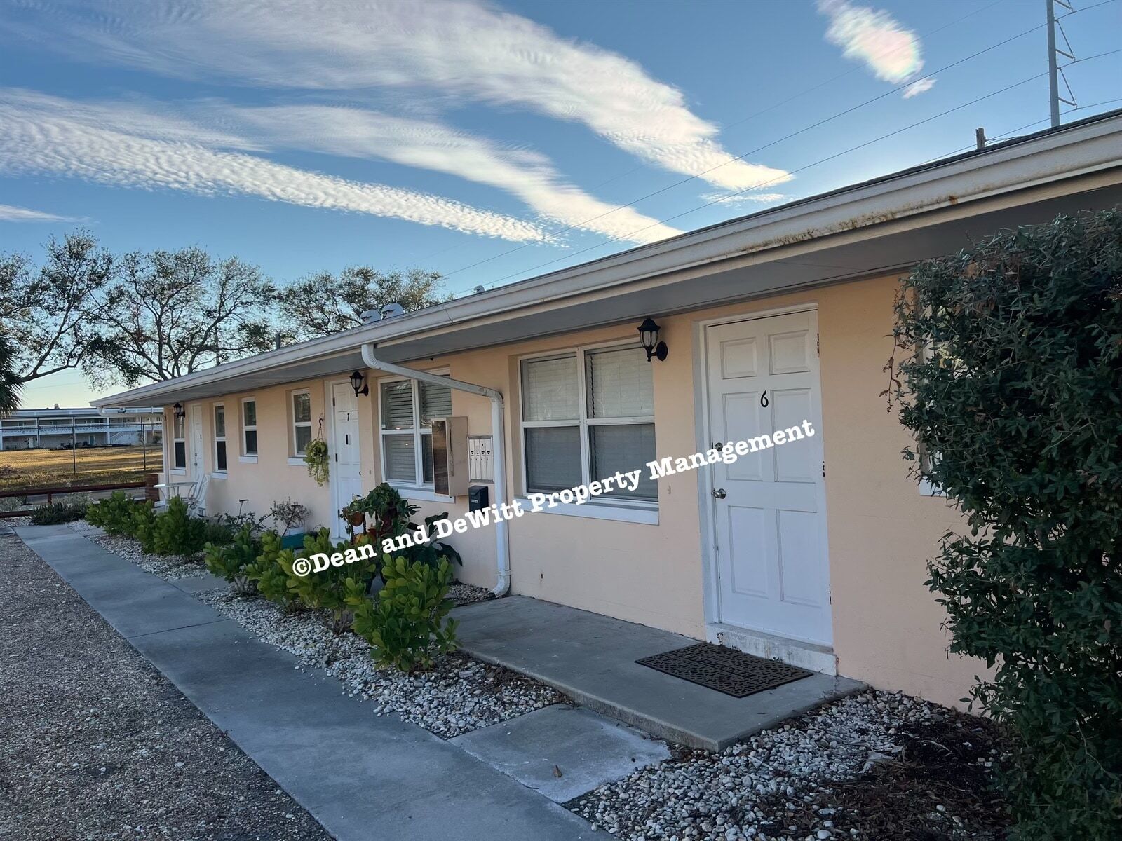 Building Photo - 2 Bed/1 Bath - Unit 8
