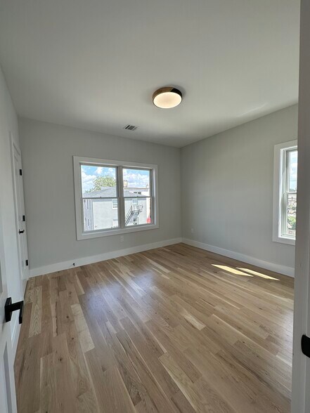 Building Photo - 56 Brill St