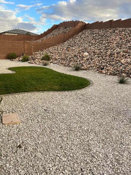 Building Photo - 2980 E Lavatera Dr