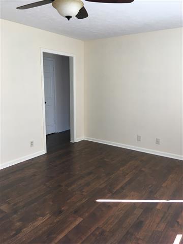 Building Photo - Super cute home close to Fort Campbell.