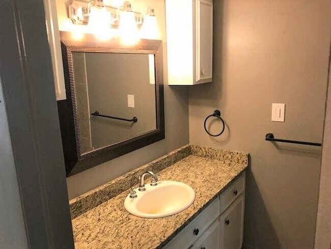 Building Photo - 8820 S Winston Ave