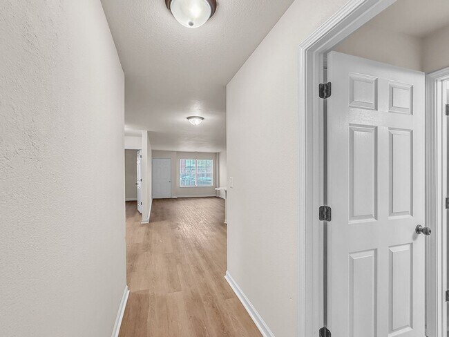 Building Photo - 6014 Castleford Dr